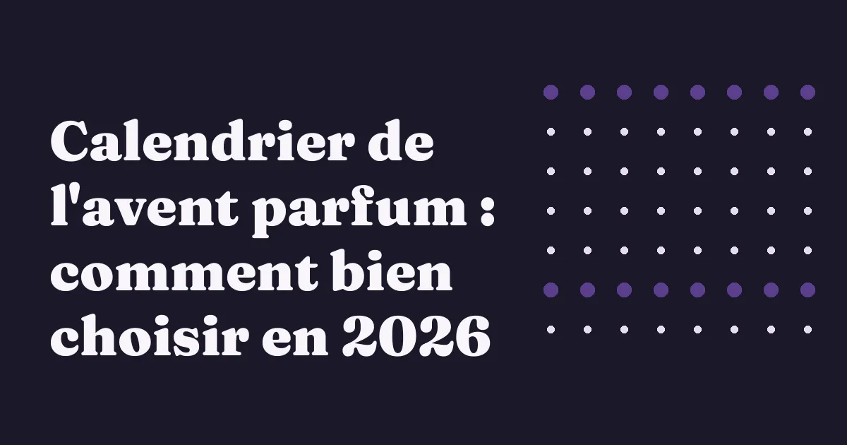 Calendrier de l'avent avec petites portes et flacons de parfum posés sur une table